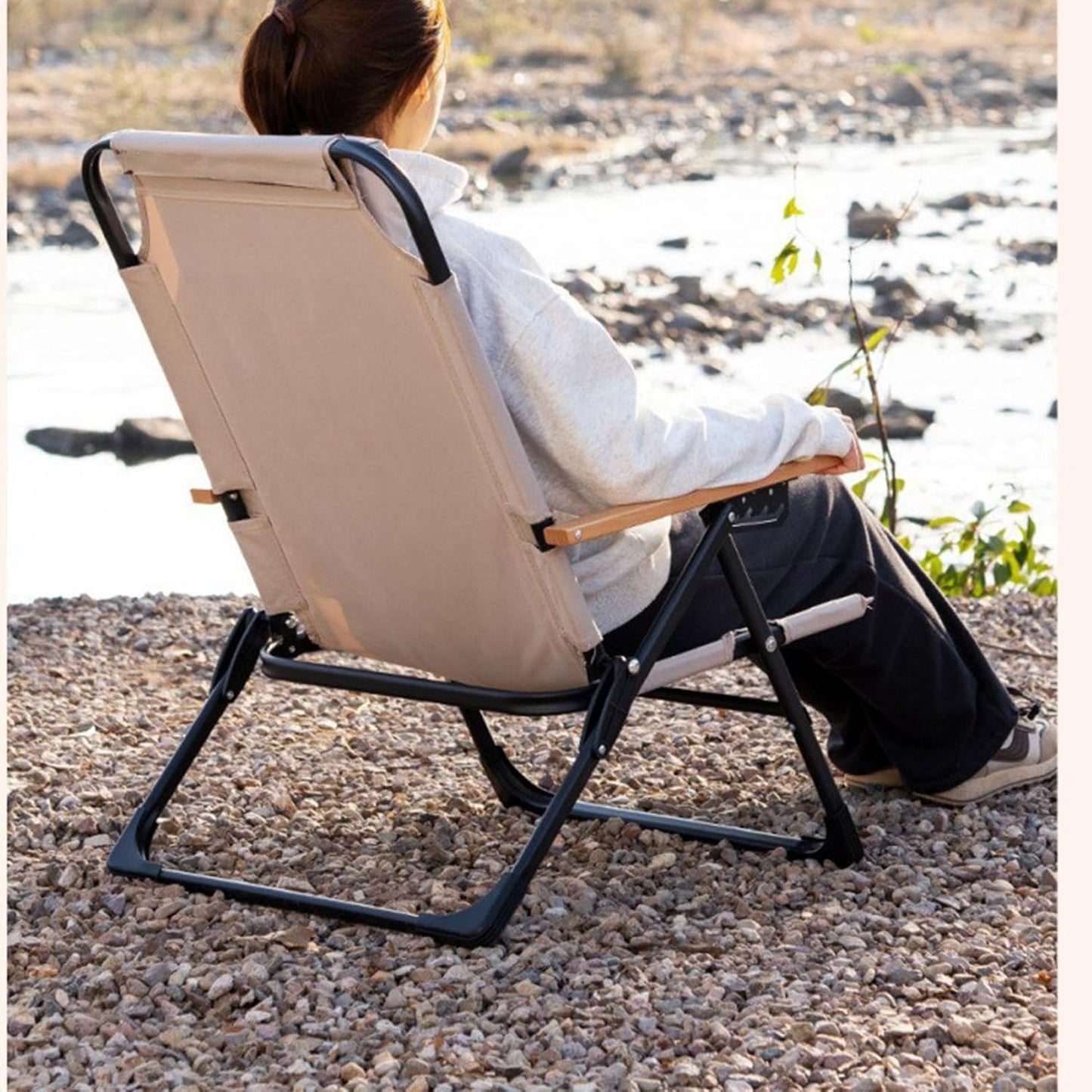 Sedia Pieghevole Reclinabile Cybert – Braccioli Effetto Legno – Textilene Traspirante – Poggiatesta Removibile – 60×84 cm – Portata 120 kg