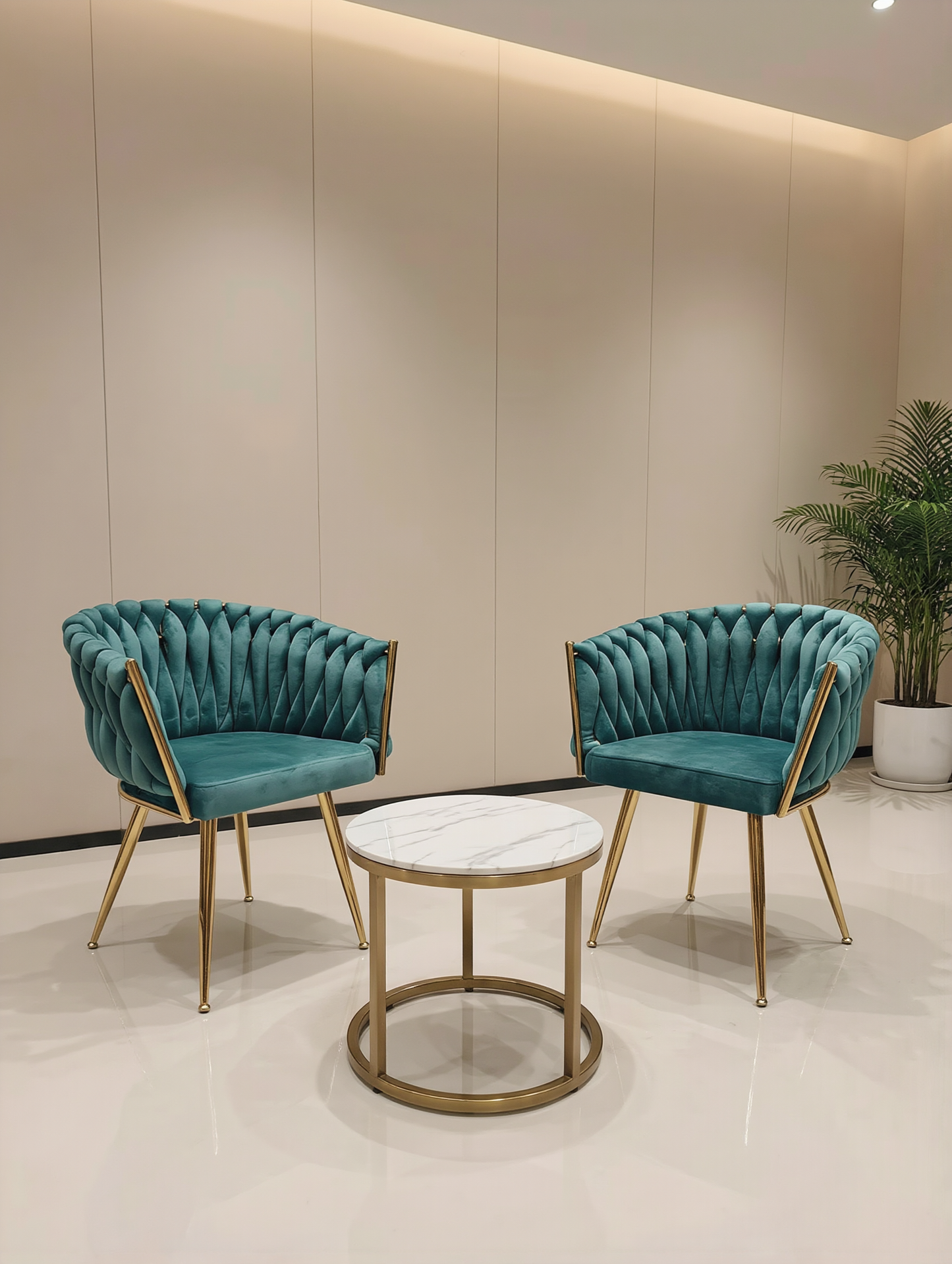 Poltrona in Velluto Cocoon — Design Intrecciato, Gambe Oro